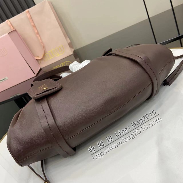 MIU MIU專櫃繆繆最新款中古腋下餃子包 jh2726型號：5BG306
